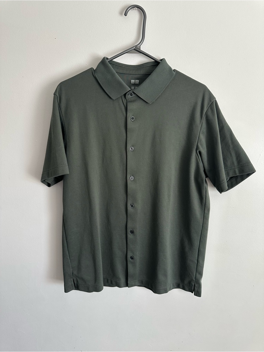 Uniqlo Short Sleeve Button Up Collared Shirt
